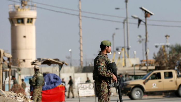   Cinco heridos tras un ataque con explosivos cerca de la principal base militar de EE.UU. en Afganistán  