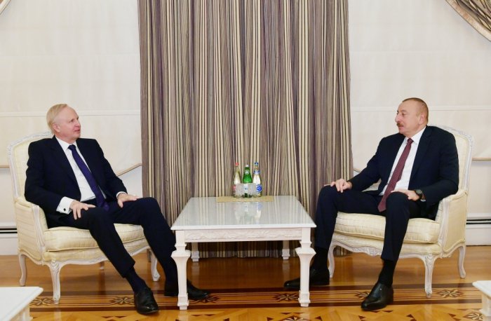   Ilham Aliyev recibe al General Director Ejecutivo de BP  