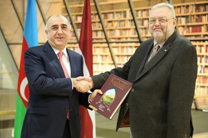  Aserbaidschans Außenminister besucht die Nationalbibliothek von Lettland -   FOTOS    