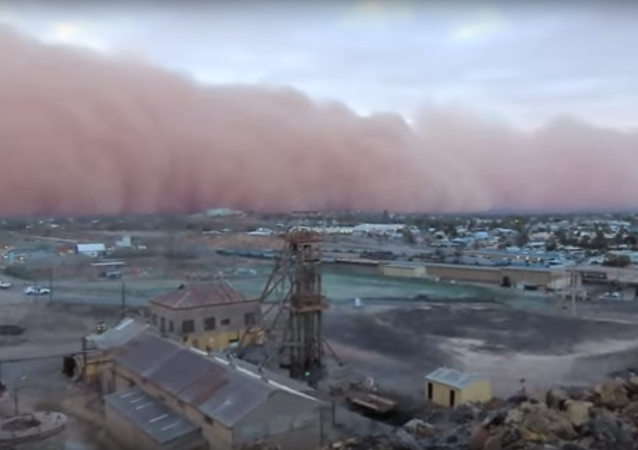  Una espectacular tormenta de arena inunda el sureste de Australia  