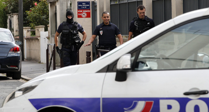Neutralizan a un hombre con arma blanca tras amenazar a policías en París