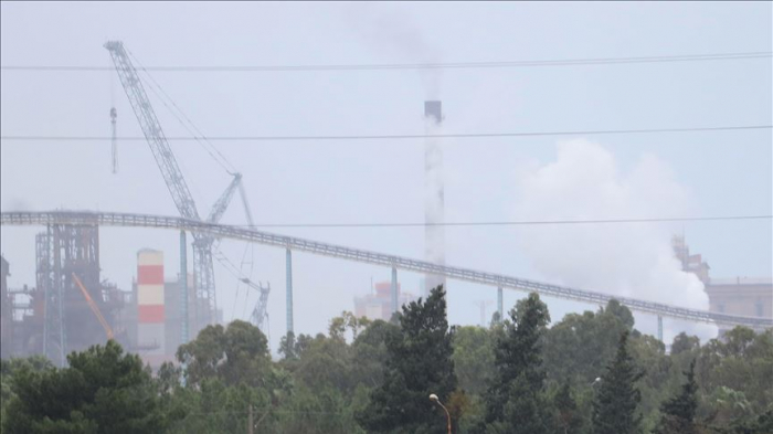 Incendio tras explosión en mayor fábrica de acero de Turquía