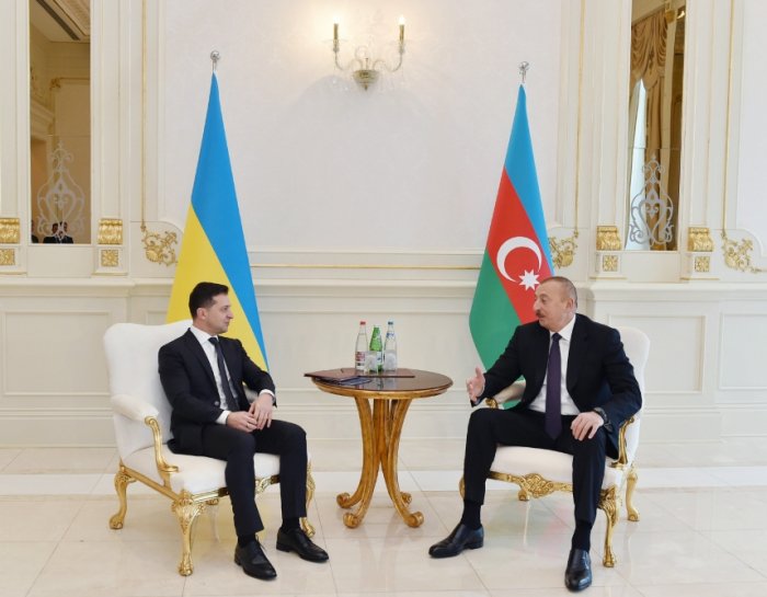 Azerbaijani, Ukrainian presidents hold one-on-one meeting