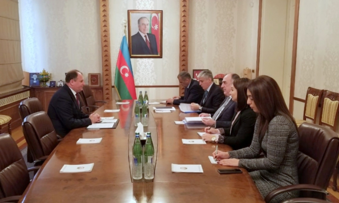   Canciller azerbaiyano recibió al embajador de Moldavia en Azerbaiyán  