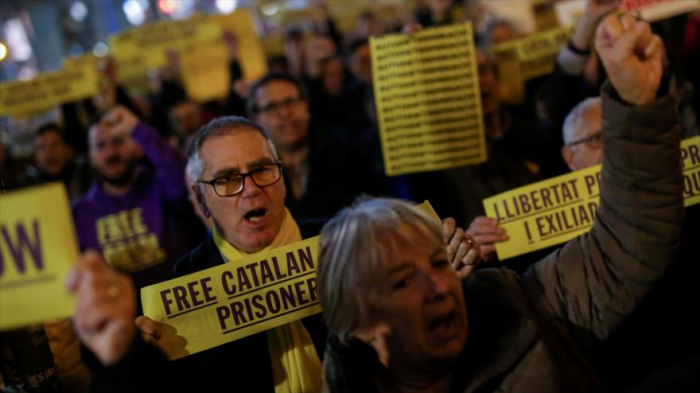 Catalanes piden liberación de líderes independentistas encarcelados