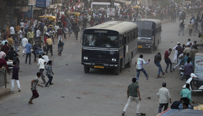   Tres muertos y cientos de detenidos en protestas multitudinarias contra la ley de ciudadanía en la India  