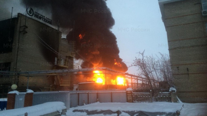   Un gran incendio arrasa una planta petroquímica en Rusia  