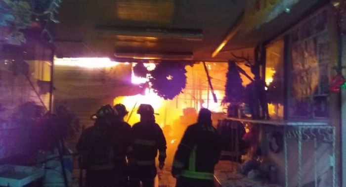 Un incendio de grandes proporciones destruye un mercado en México