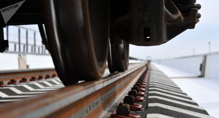 El primer tren de pasajeros estrenará la vía férrea del puente de Crimea en la Navidad