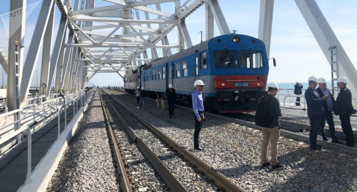 Putin wohnt Eröffnung des Eisenbahnteils der Krim-Brücke bei