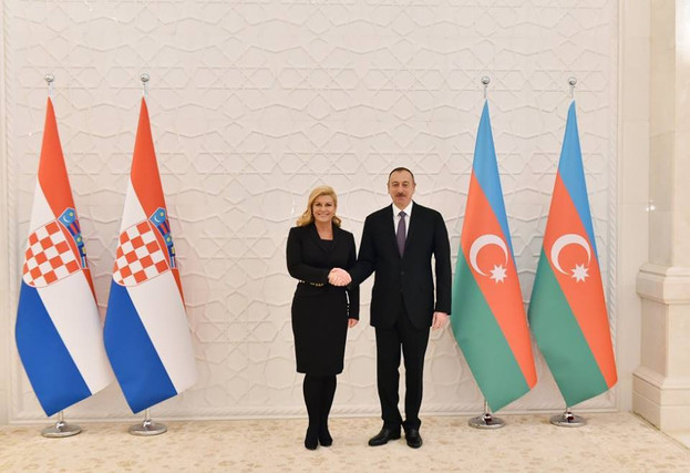   Presidenta de Croacia felicita al presidente de Azerbaiyán  