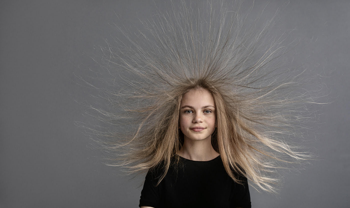  What causes static electricity? 