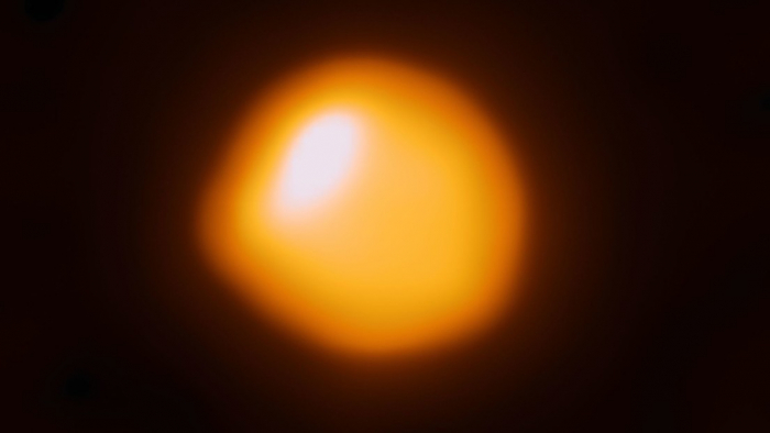 Se atenúa una estrella 1.400 veces más grande que el Sol: ¿está a punto de explotar?