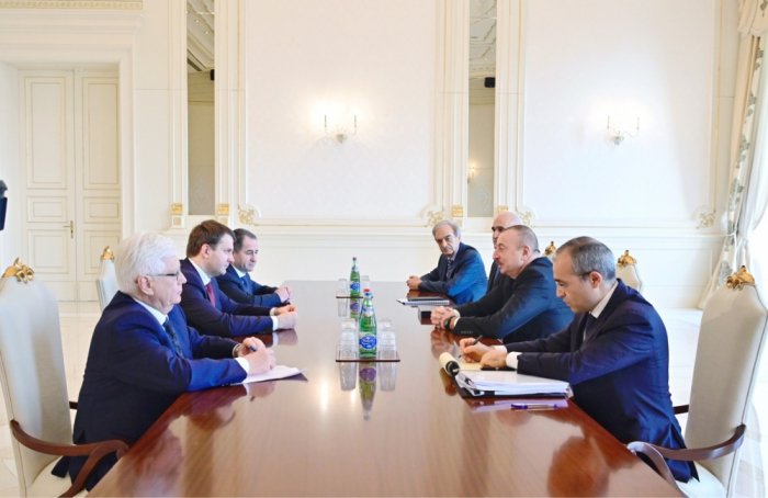  Ilham Aliyev receives Russian economic minister 
