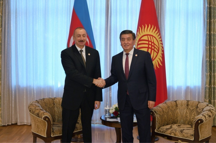   Los presidentes de Azerbaiyán y Kirguistán realizan conversación telefónica  