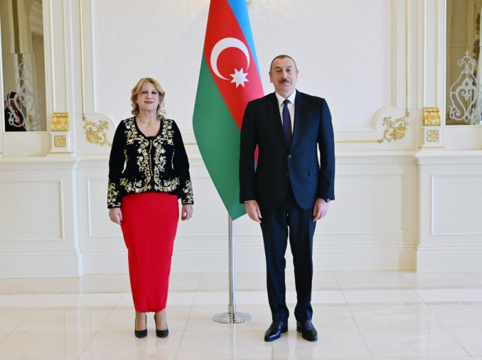  Presidente de Azerbaiyán recibe las credenciales de la embajadora de Argelia 
