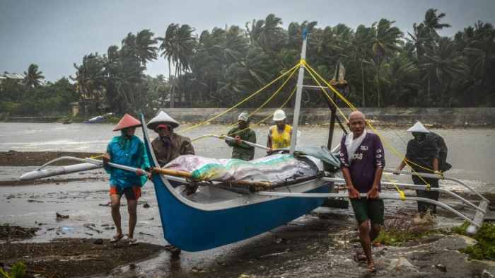 Taifun "Phanfone" trifft auf Land