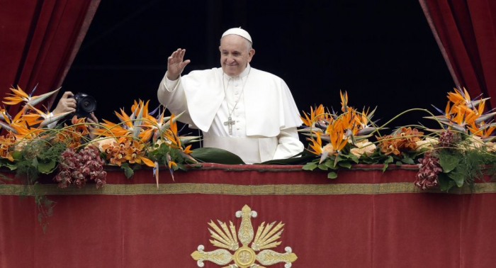   El papa Francisco pronuncia su mensaje navideño desde la Basílica de San Pedro  