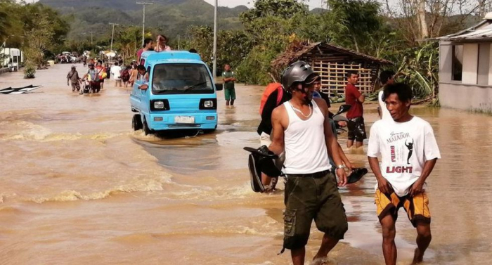   El tifón Phanfone deja al menos 16 muertos en Filipinas  