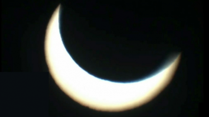  EN VIVO:  El último eclipse solar de la década deslumbra con su peligroso 