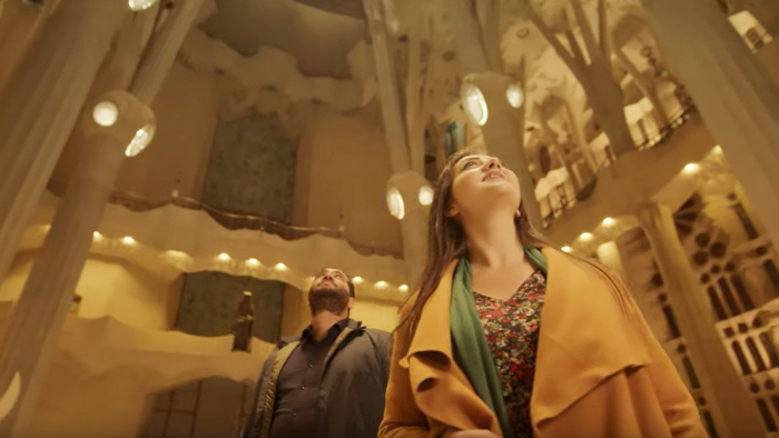 La Sagrada Familia de Barcelona felicita la Navidad con un polémico video en 6 idiomas que no incluye el español