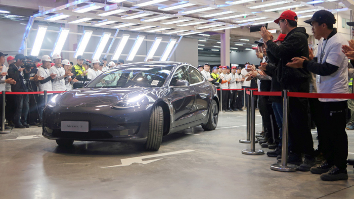 Tesla entrega los primeros Model 3 fabricados en China