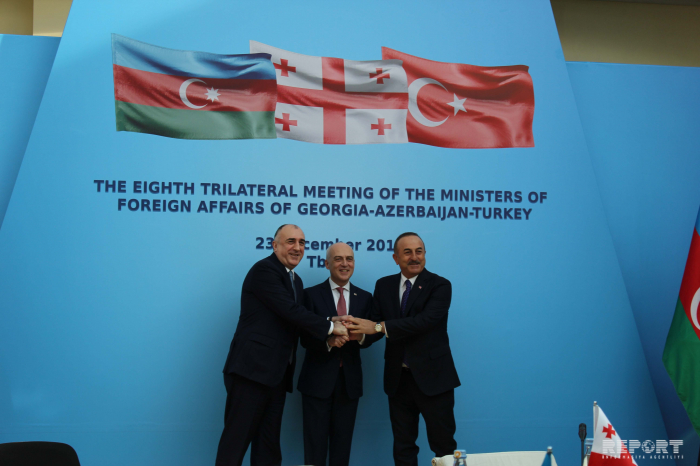   Ministros de Exteriores de Azerbaiyán, Turquía y Georgia firman declaración conjunta  