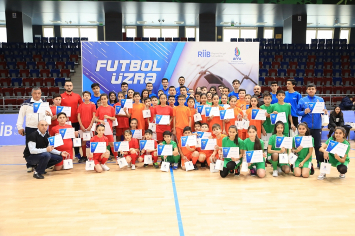   En Azerbaiyán se celebró una clase magistral sobre fútbol para escolares  