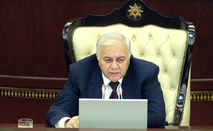       Oqtay Əsədov:    “Parlamentin yenilənməsi zəruridir”   