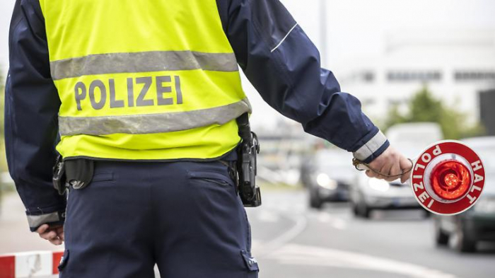 Betrunkener bedroht Polizisten mit Gewehr