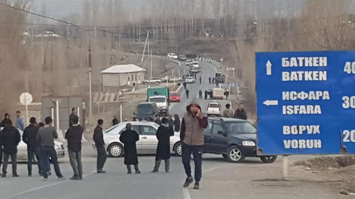 Qırğızıstan-Tacikistan sərhədində münaqişə:  200 nəfər davaya qarışdı   