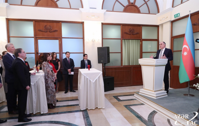   Reunión con los jefes del cuerpo diplomático en Azerbaiyán  
