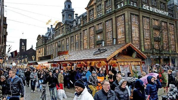 أمستردام تشتري ديون الشباب لمنحهم "بداية جديدة"