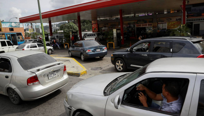 Venezuela recibe 2020 con otra crisis de escasez de combustible