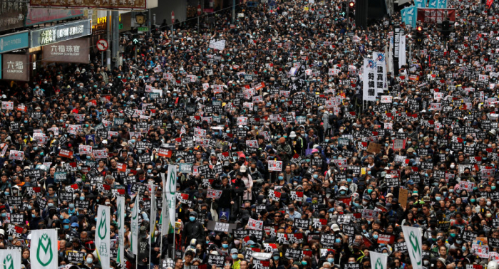  China:   Decenas de miles de hongkoneses protagonizan una marcha en el primer día del 2020