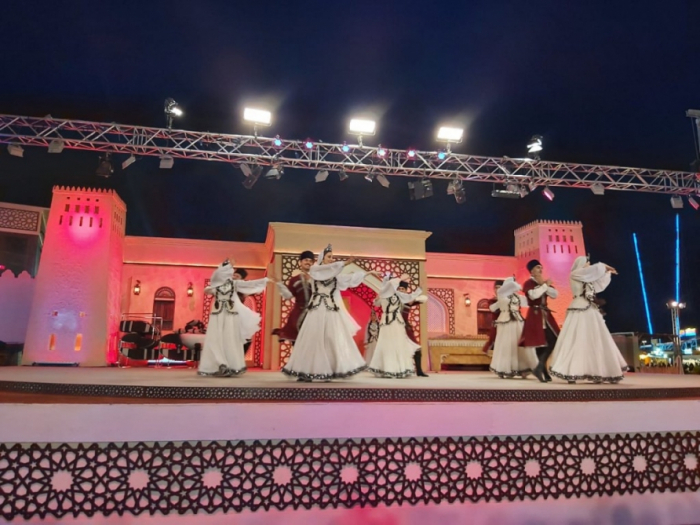   Danza azerbaiyana en el Festival del Patrimonio Jeque Zayed en Abu Dhabi  