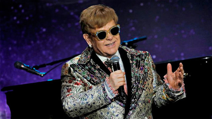 Elton John promete en pleno concierto un millón de dólares para combatir los incendios forestales en Australia