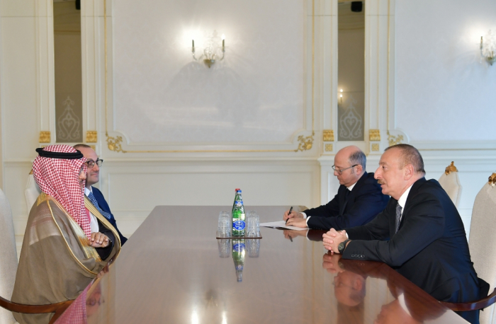   Ilham Aliyev recibe al Presidente del Consejo de Administración de ACWA Power y al Director General de Masdar    