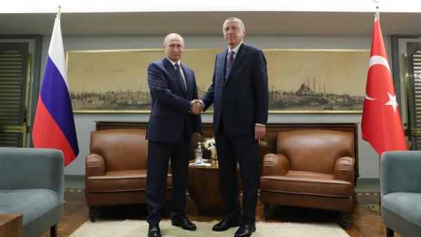 Erdogan y Putin llaman a un alto el fuego en Libia a partir del domingo