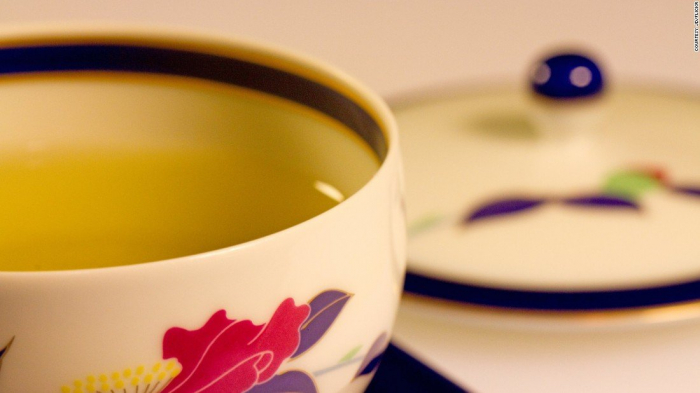 Drinking green tea, rather than black, may help you live longer, new study suggests