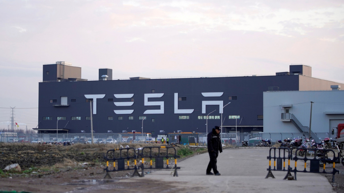 Tesla se convierte en el fabricante de autos más valioso de la historia de EEUU