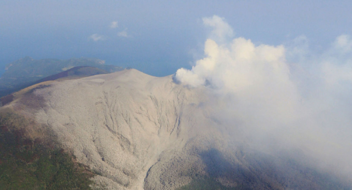 Alerta en Japón por la erupción del volcán Shindake