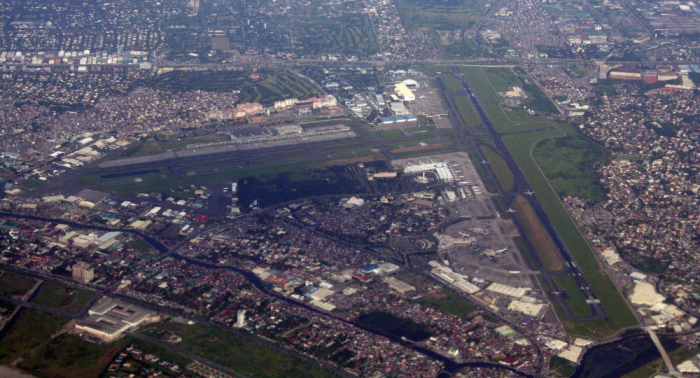 El aeropuerto de Manila reanuda parcialmente operaciones en medio de la erupción volcánica