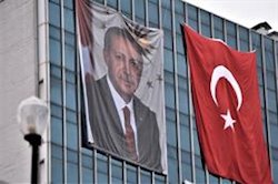 La oposición turca pide investigar los vínculos políticos del movimiento del influyente clérigo Fetulá Gulen