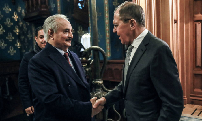 Putin exhibe su influencia en Libia reuniendo a las dos partes en conflicto