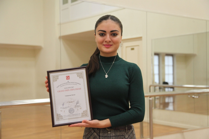 Artista de balé azerbaiyana gana premio en una competición internacional 