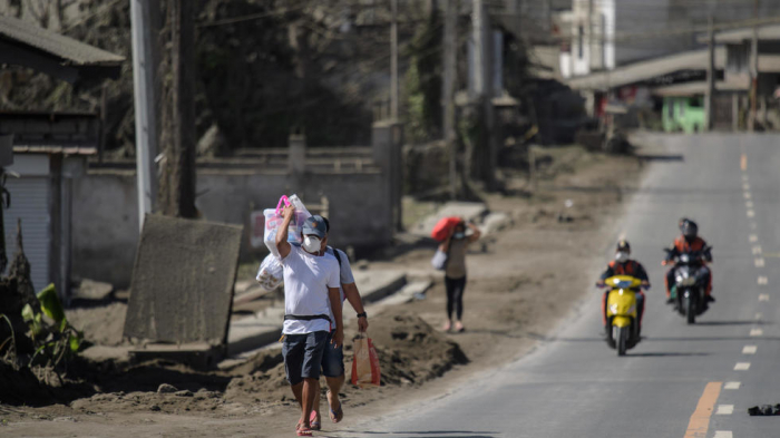Philippines says danger high despite volcano 