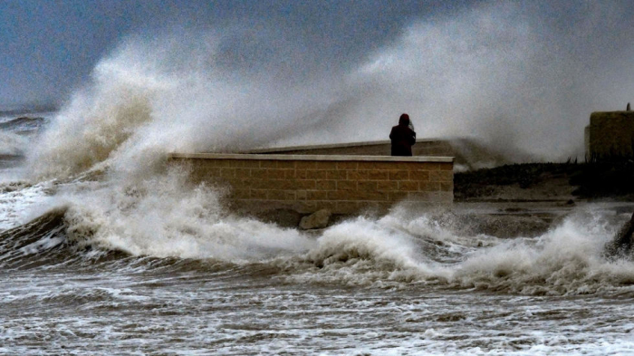 Two killed as storm lashes Spain  