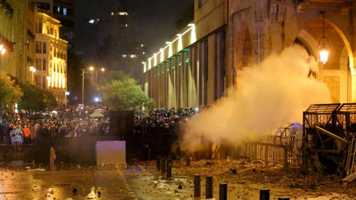  Protests turn to clashes near Lebanon parliament in Beirut -   NO COMMENT 