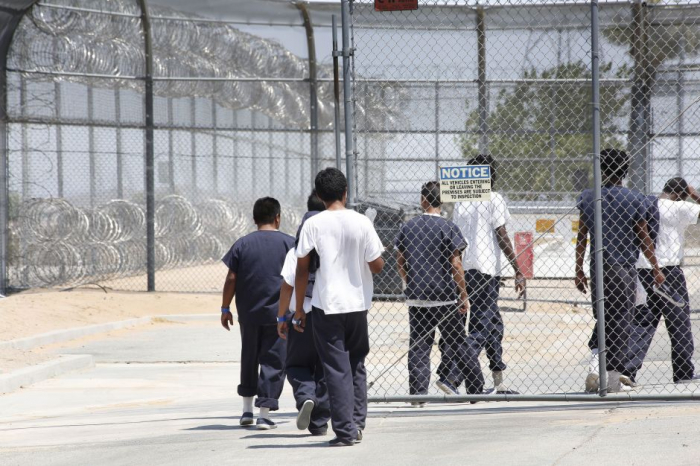 Buscan prohibir centros de detención en Los Ángeles